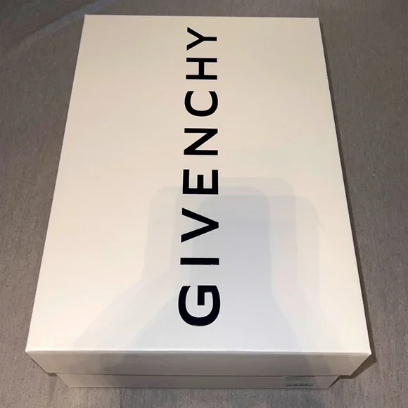 Givenchy box - Picture 1 of 2